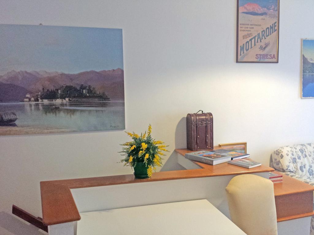 Appartamento Via De Vit Stresa Exterior foto